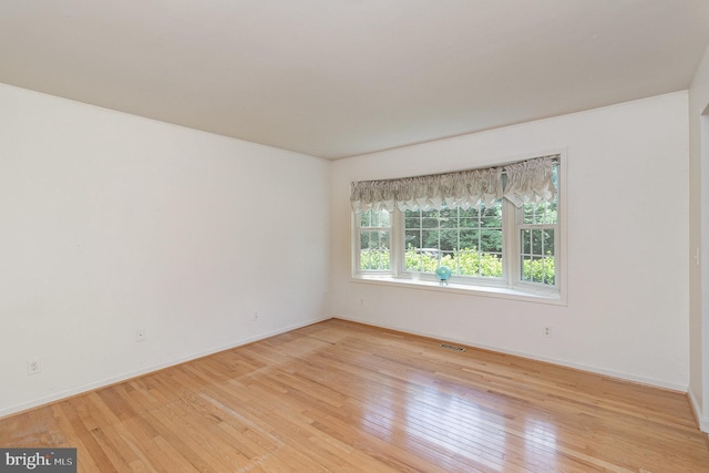 2070 Farragut Dr, Stafford, VA 22554 - unfurnished room with light wood-style flooring and baseboards