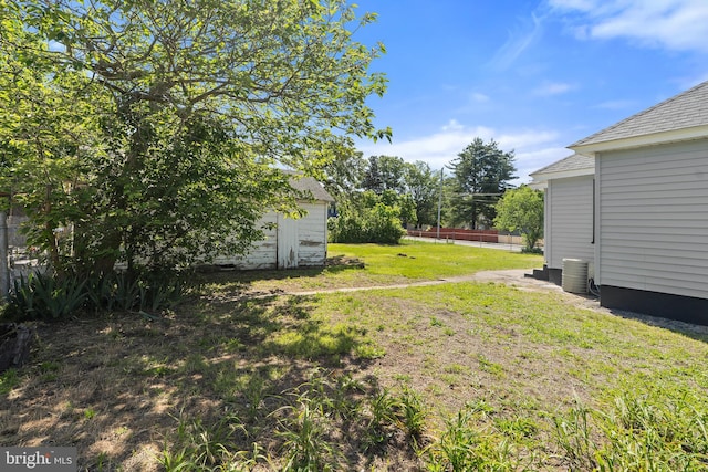311 W Washington St, Paulsboro, NJ 08066 - view of green lawn