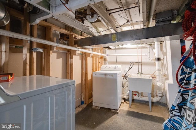 unfinished below grade area featuring washer / dryer
