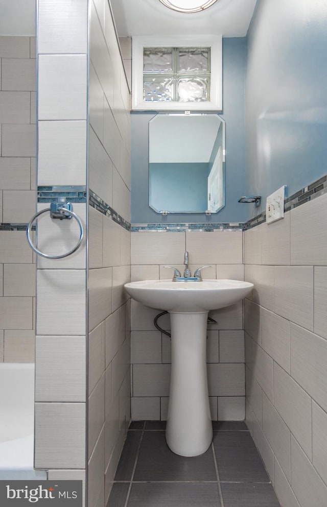 3539 Almond St, Philadelphia, PA 19134 - bathroom with tile patterned flooring and tile walls
