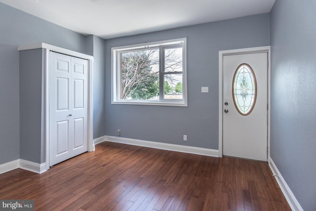 3539 Almond St, Philadelphia, PA 19134 - entrance foyer featuring dark wood-style flooring and baseboards