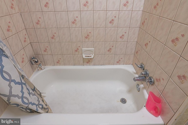 1721 Ruxton Ave, Baltimore, MD 21216 - full bath with shower / bath combo with shower curtain