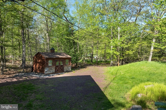 2107 Lenape Ter, Canadensis, PA 18325 - view of yard featuring an outdoor structure and a wooded view