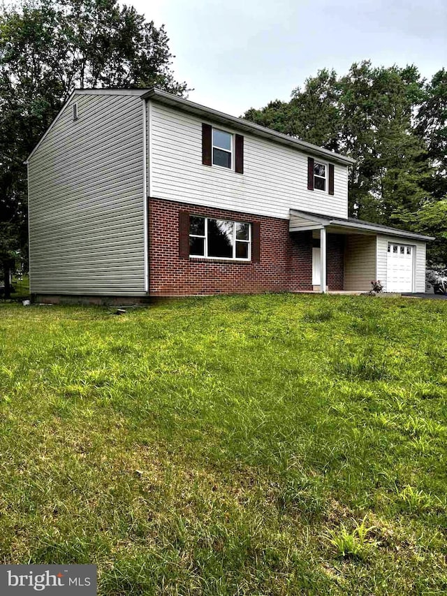 585 Andrew Dr, Southampton, PA 18966 - traditional home with an attached garage, brick siding, and a front lawn