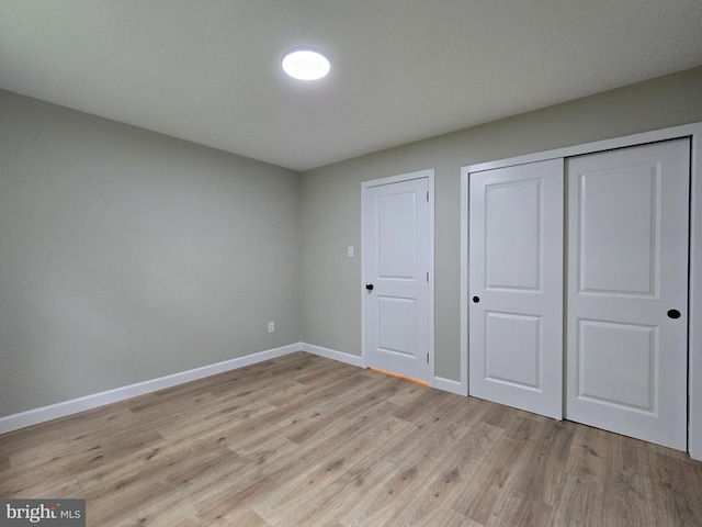 585 Andrew Dr, Southampton, PA 18966 - unfurnished bedroom featuring light wood-style flooring, baseboards, and a closet