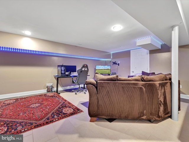living area with recessed lighting and baseboards