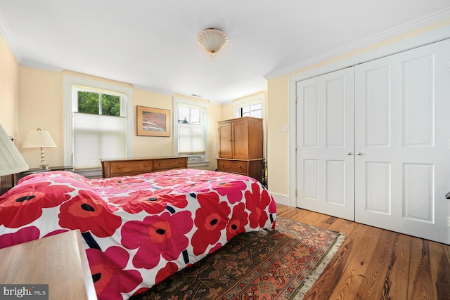 213 N Queen St, Chestertown, MD 21620 - bedroom featuring wood finished floors, crown molding, and a closet