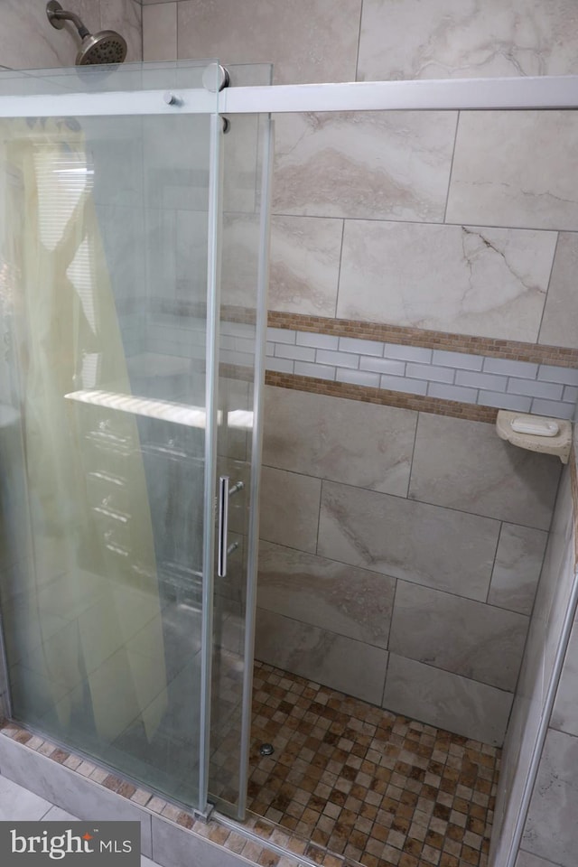 952 Moss St, Reading, PA 19604 - full bath with a shower stall