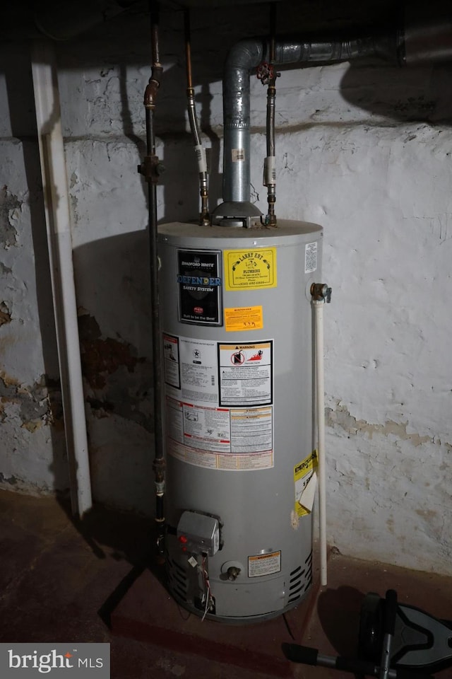 952 Moss St, Reading, PA 19604 - utility room with gas water heater
