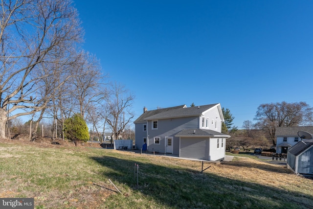 back of house featuring a lawn