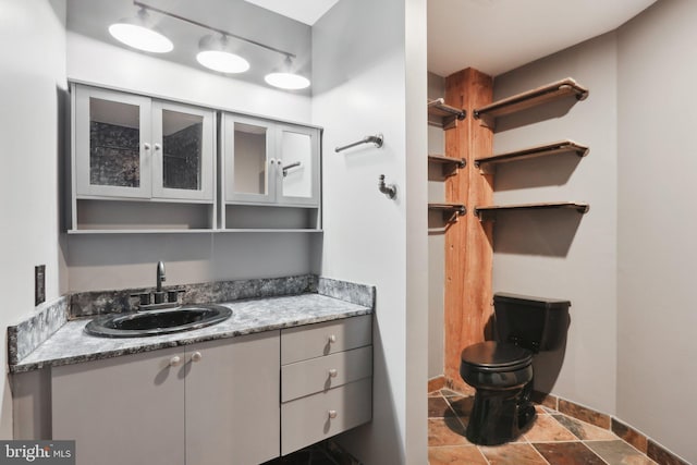 1147 N 4th St Unit 2E, Philadelphia, PA 19123 - bathroom with baseboards and vanity