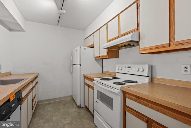 1414 Governor House Cir Unit 164, Wilmington, DE 19809 - kitchen featuring white appliances, under cabinet range hood, light countertops, and white cabinetry