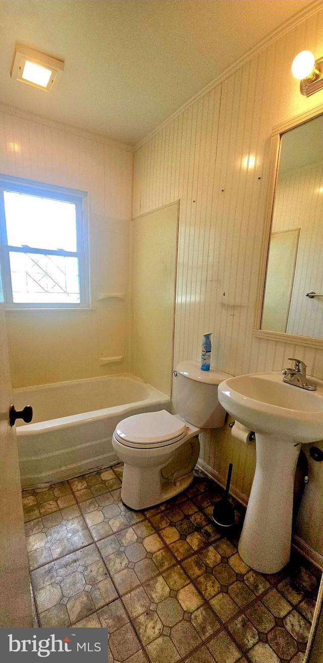 30292 Vines Creek Rd, Dagsboro, DE 19939 - full bathroom with ornamental molding, toilet, a tub, and a sink