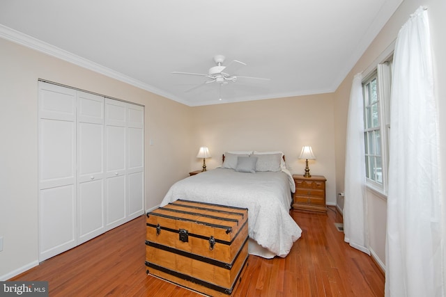108 Holiday St, Mount Laurel, NJ 08054 - bedroom with light wood-style floors, a closet, crown molding, baseboards, and a ceiling fan