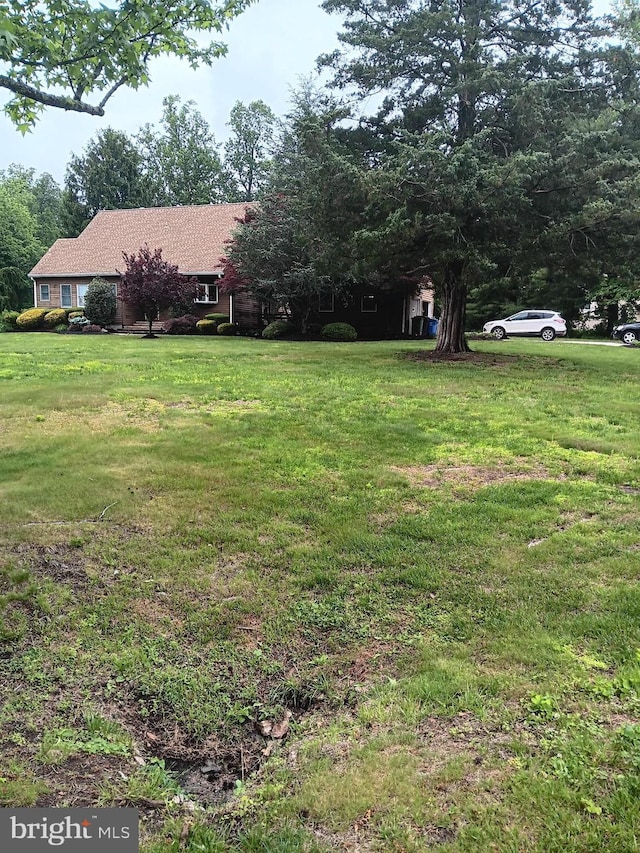 22 Hart Ln, Sewell, NJ 08080 - view of green lawn