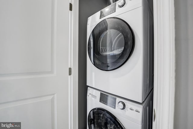 832 19th St NE Unit C, Washington, DC 20002 - washroom featuring stacked washing machine and dryer