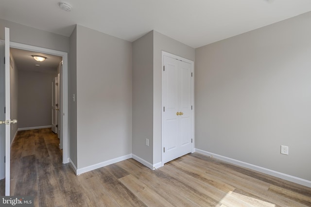 921 N Rose St, Baltimore, MD 21205 - spare room featuring wood finished floors, baseboards, and a smoke detector
