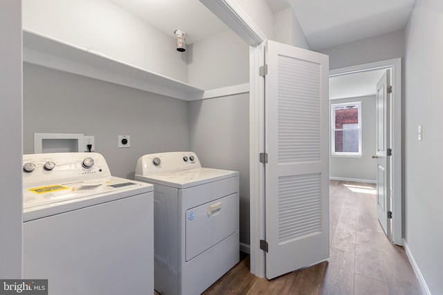 921 N Rose St, Baltimore, MD 21205 - washroom featuring independent washer and dryer, dark wood finished floors, and baseboards