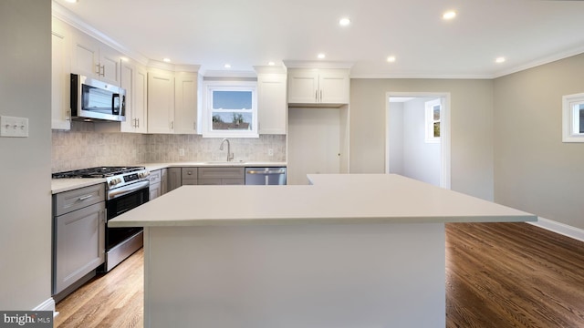 949 Marshall Dr, Warminster, PA 18974 - kitchen with stainless steel appliances, a sink, light wood-type flooring, gray cabinets, and a center island
