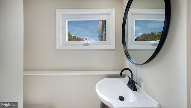 949 Marshall Dr, Warminster, PA 18974 - bathroom with a sink