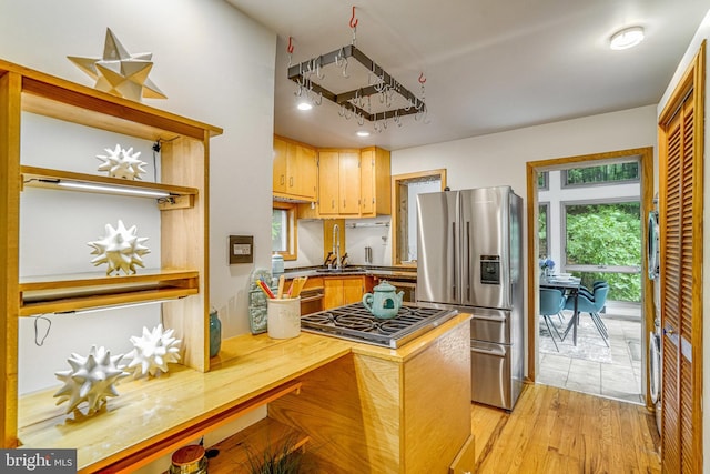 2005 S Quincy St, Arlington, VA 22204 - kitchen featuring appliances with stainless steel finishes, a sink, healthy amount of natural light, and light wood finished floors