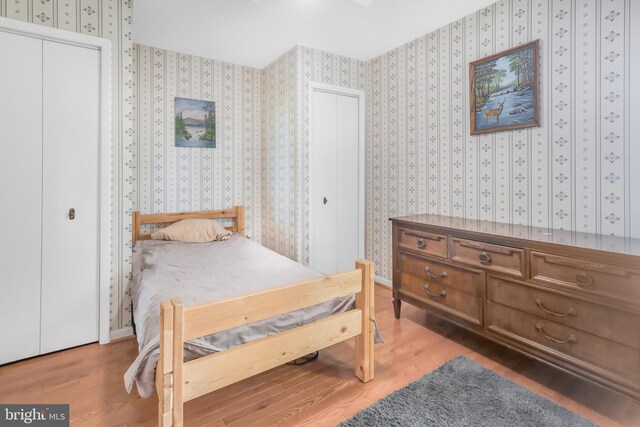 200 Sunset Cir, Cross Junction, VA 22625 - bedroom featuring wood finished floors and wallpapered walls