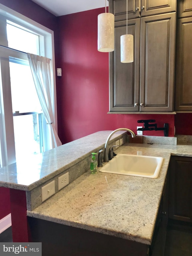 2205 E Baltimore St, Baltimore, MD 21231 - kitchen with a sink and a peninsula