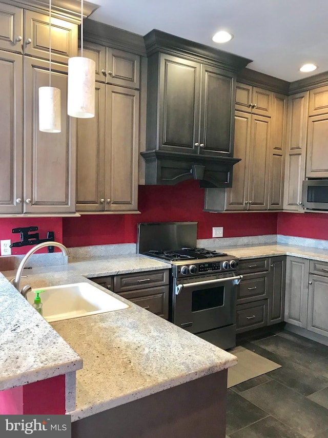 2205 E Baltimore St, Baltimore, MD 21231 - kitchen with appliances with stainless steel finishes, a sink, recessed lighting, and a peninsula