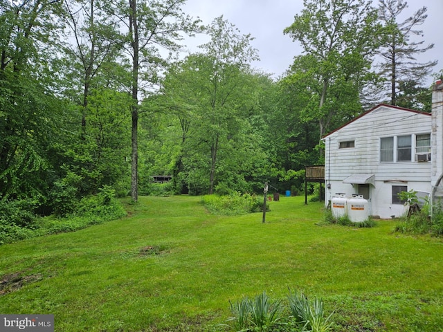 38 Mountain Rd, Orrtanna, PA 17353 - view of grassy yard with a deck