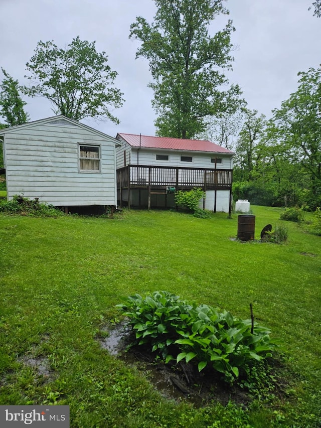 38 Mountain Rd, Orrtanna, PA 17353 - view of grassy yard with a deck
