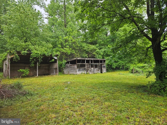 38 Mountain Rd, Orrtanna, PA 17353 - view of green lawn featuring an outdoor structure and an outbuilding