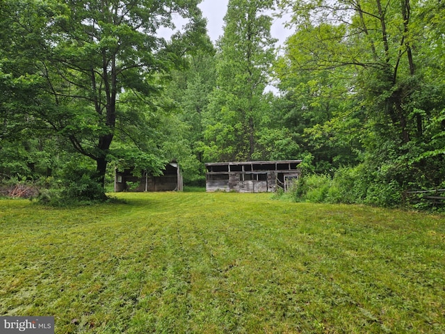 38 Mountain Rd, Orrtanna, PA 17353 - view of green lawn with a pole building, an outbuilding, and a view of trees