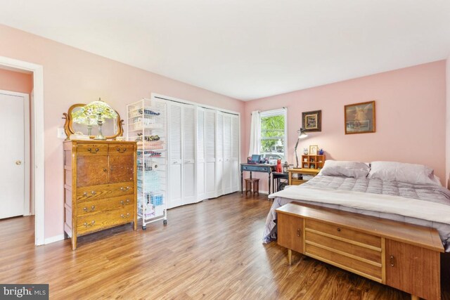 4105 Majestic Ln, Fairfax, VA 22033 - bedroom with wood finished floors, a closet, and baseboards