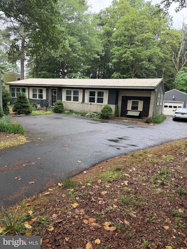 ranch-style house featuring driveway and a garage