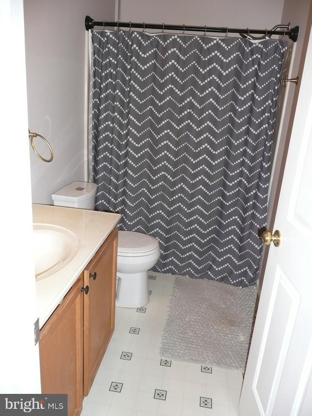 2602 Avenue E Ave E, Levittown, PA 19056 - full bath featuring toilet, tile patterned flooring, vanity, and a shower with curtain