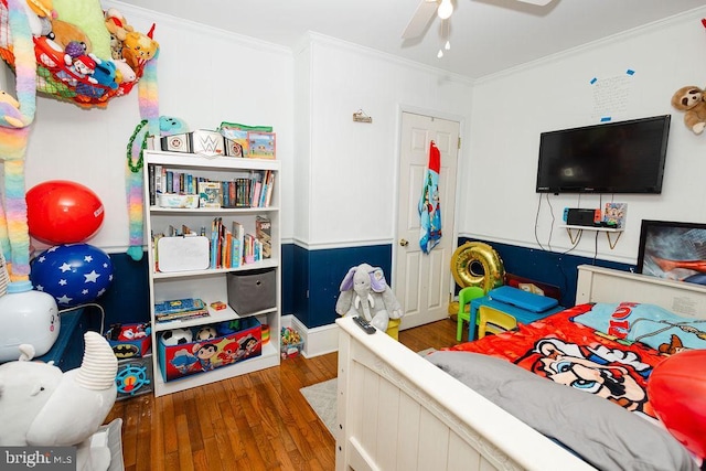 206 Mifflin St, Philadelphia, PA 19148 - bedroom featuring hardwood / wood-style floors, ornamental molding, and a ceiling fan