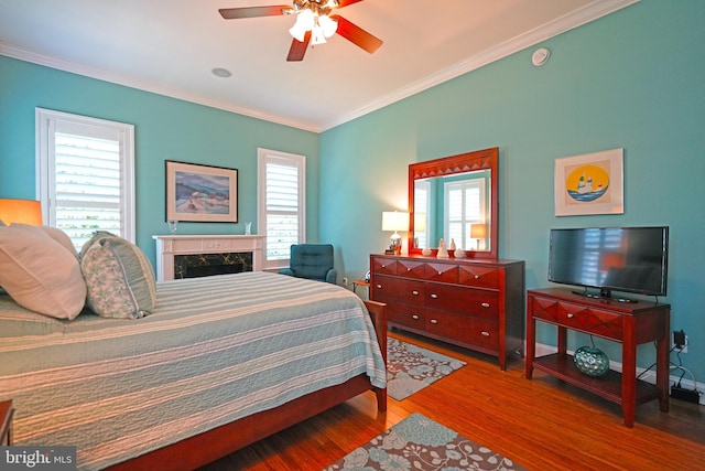 322 Captains Cir, Lewes, DE 19958 - bedroom featuring wood finished floors, ornamental molding, a ceiling fan, and baseboards