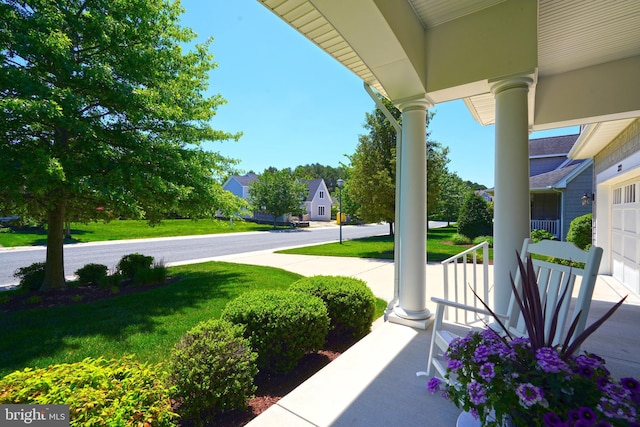 322 Captains Cir, Lewes, DE 19958 - porch featuring a yard