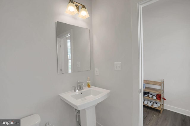 2005 Benjamin Ct, Harrisburg, PA 17110 - bathroom featuring wood finished floors and baseboards