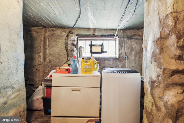 3164 Cedar St, Philadelphia, PA 19134 - utility room featuring washer and clothes dryer