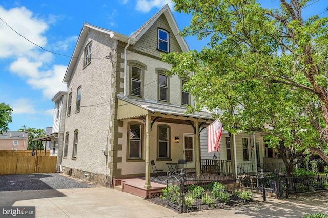 view of front of property with covered porch and stucco siding