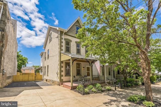 view of front of house with concrete driveway and covered porch