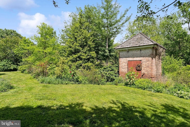 501 Stone Chapel Rd, Westminster, MD 21157 - view of grassy yard with an outbuilding