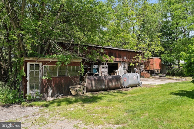 501 Stone Chapel Rd, Westminster, MD 21157 - view of grassy yard featuring oil tank