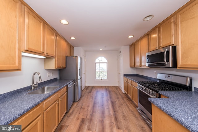 33 Owens Landing Ct Unit 33C, Perryville, MD 21903 - kitchen with stainless steel appliances, a sink, dark countertops, light wood finished floors, and recessed lighting