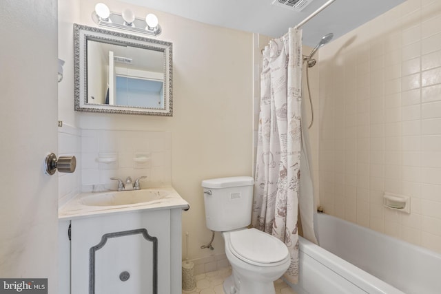 7600 E Roosevelt Blvd Unit 410, Philadelphia, PA 19152 - bathroom with toilet, vanity, and shower / bath combination with curtain