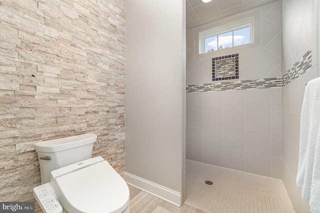 12 Sagecrest Cir, Enola, PA 17025 - full bath featuring tiled shower, toilet, and baseboards
