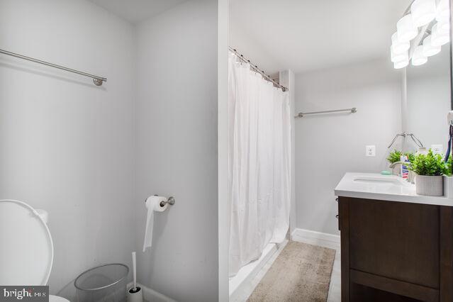 107 Main Ave SW, Glen Burnie, MD 21061 - full bath with vanity, toilet, a shower with curtain, and baseboards