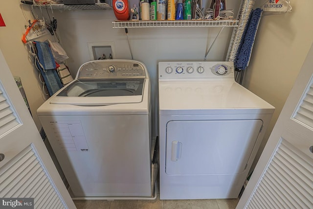 9601 Amberleigh Ln Unit 9601F, Perry Hall, MD 21128 - laundry area featuring washing machine and dryer