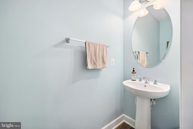 10744 Hinton Way, Manassas, VA 20112 - bathroom with baseboards